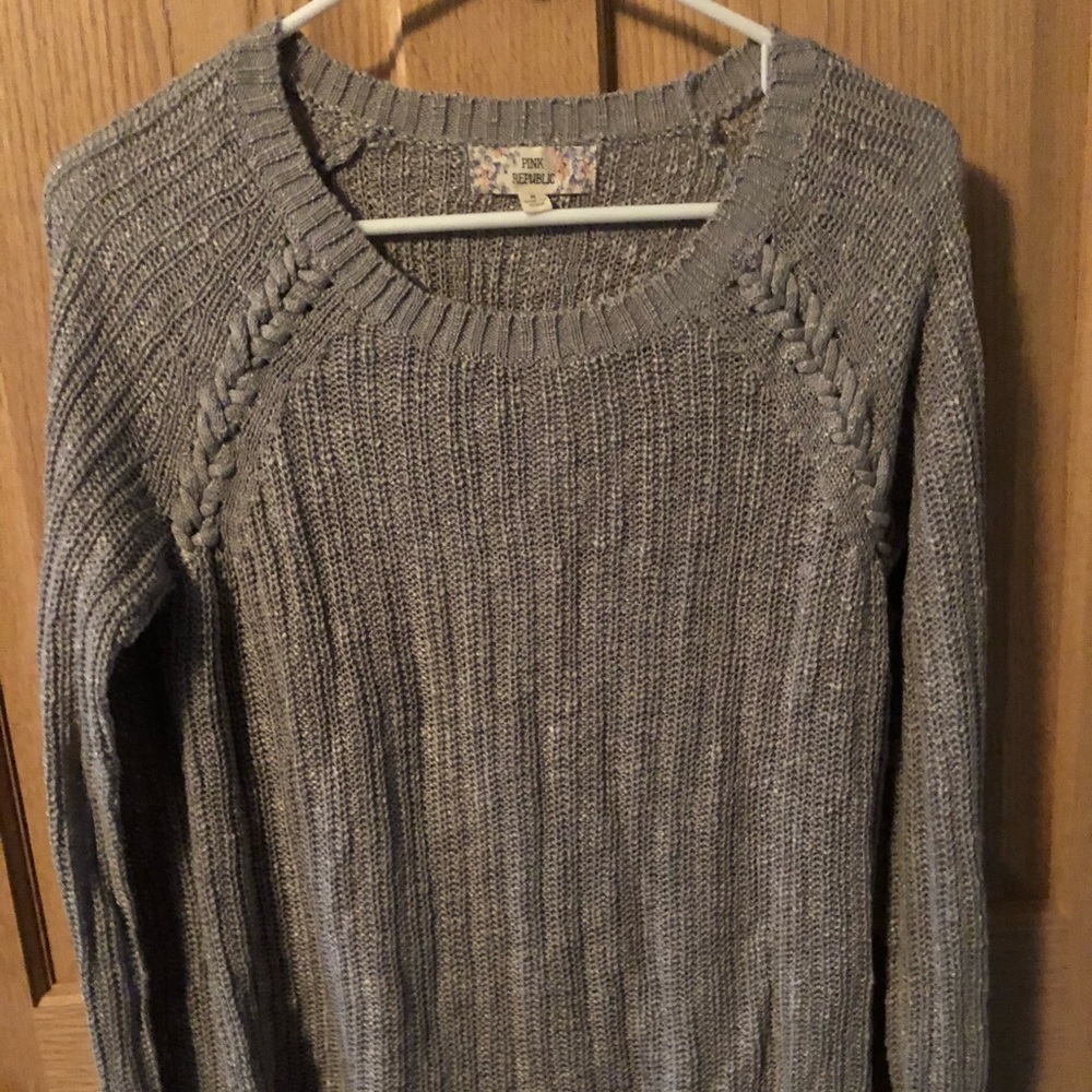 Cute grey sweater with braid detail